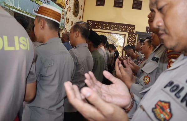 Polres Mempawah Gelar Shalat Gaib dan Doa Bersama, Ojol Ikut Hadir