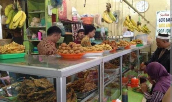 Pedagang Warteg di Jakarta Menjadi Dilema Terhadap Aturan Kawasan Tanpa Rokok (KTR)