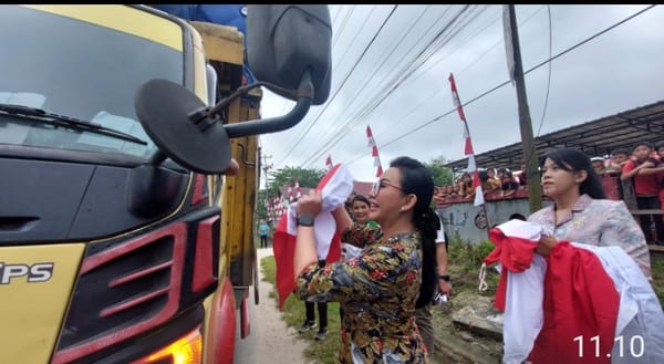 Pemkab Landak Bagikan 1.200 Bendera Merah Putih kepada Masyarakat