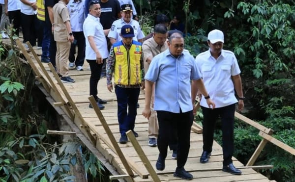 Usai Berita Viral Aksi Bidan Berenang Sebrangi Sungai  Kementerian PU Bangun Jembatan Dan Jalan