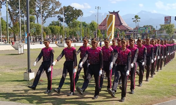 Latihan Paskibra Membentuk Karakter Siswa Yang Disiplin