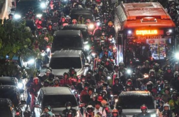 Trotoar di TB Simatupang Jakarta Dipangkas  Atasi Macet Dinilai Keputusan Yang  Grasa Grusu