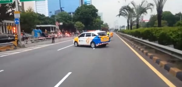 Akibat  Padat Antrean Imbas Aksi Unjuk Rasa, Jasa Marga Bebaskan Tarif Tol