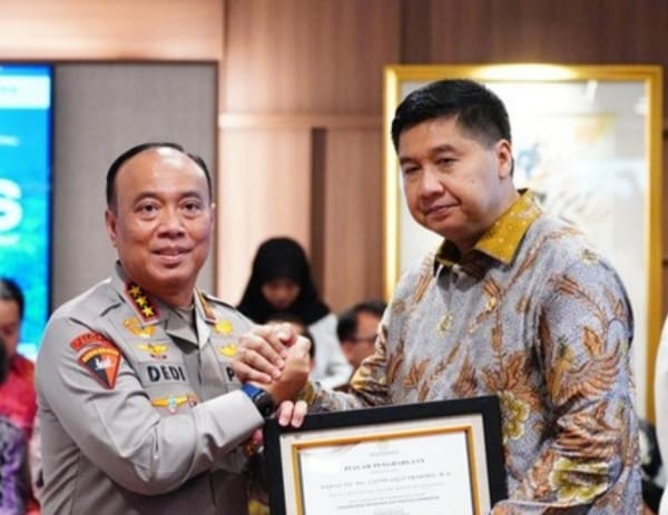 Menteri PKP  Beri Penghargaan Polri  Dukungan 3 Juta Rumah Subsidi