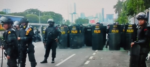 Massa Aksi Unjuk Rasa Memasuki Jalan Tol, Jasa Marga tutup Jalan Tol.