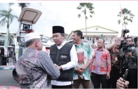 Penyerahan Bantuan Pertanian Traktor Roda Dua dan Traktor Roda Empat