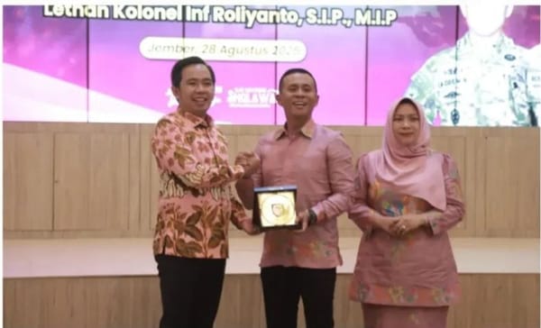 Bupati Jember Melepas Purna Tugas Komandan Brigif Kostrad Kolonel Inf. Dr. La Ode M. Nurdin
