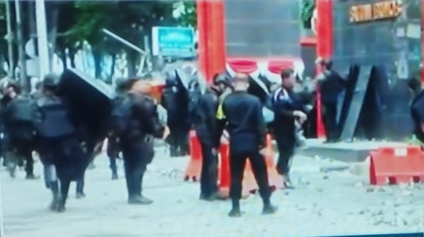 Massa Demo Meninggalkan Markas Brimob dan Berkumpul di TPU Karet Bivak