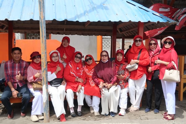 Pensiunan RRI Makassar Semarakkan HUT RI Ke-80 di Tempat Wisata