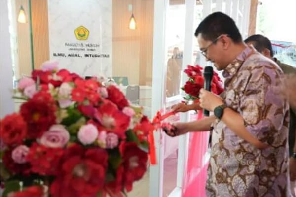 Rektor Resmikan Pusat Merchandise Kreatif Fakultas Hukum