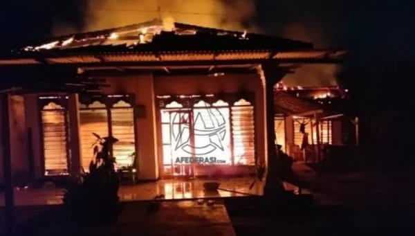 Satu Unit Rumah di Jalan Azizi Padang Ludes Terbakar, Kerugian Capai Rp.500 Juta