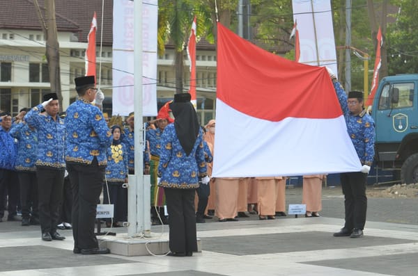PLT Kepala RRI Makassar Kamaluddin Pimpin Upacara Peringatan HUT Ke-80 RI di LPP RRI Makassar