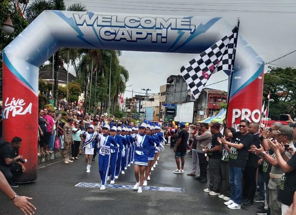Lomba Gerak Jalan Indah, Walikota  Ajak Warga Bergerak Dalam Satu Barisan Majukan Kota Lewat LGJI 2025
