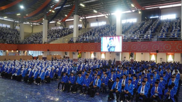Unismuh Makassar  Kukuhkan 9529 Mahasiswa Baru Tahun Akademik 2025