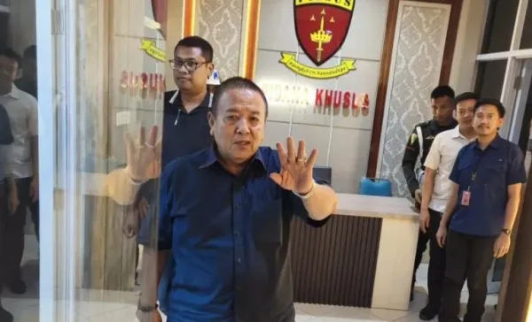 Dikenal Temperamental,  Arinal Djunaidi  Jalani Pemeriksaan 14 Jam