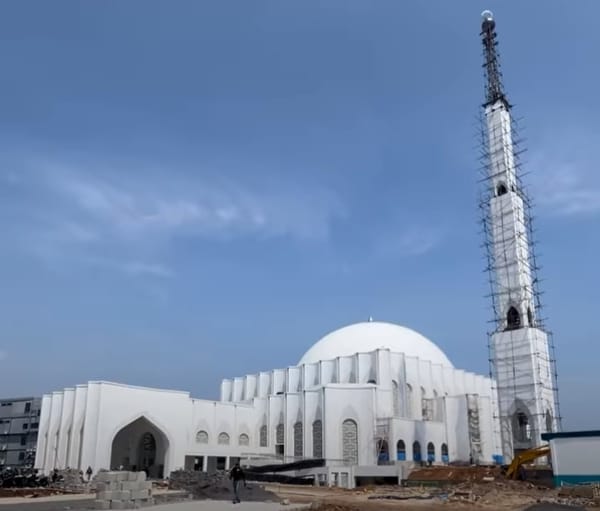 Masjid Megah Al-Bakrie Bandarlampung Segera Diresmikan