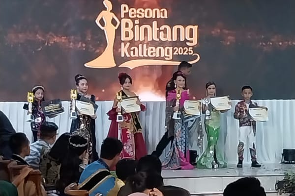 Dua Siswa MIN 1 kota Palangka Raya Ukir Prestasi Fashion Show Pesona Bintang Kalteng 2025