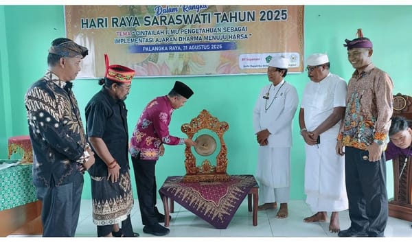 Kepala Kemenag Kota Palangka Raya Pukul Gong Lomba Peringati Hari Raya Saraswati tahun 2025