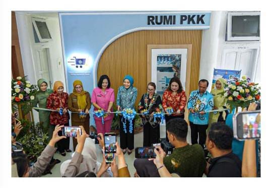 Ketua TP-PKK Kalteng Resmikan Toko RUMI, Dorong Pemberdayaan Ekonomi Keluarga