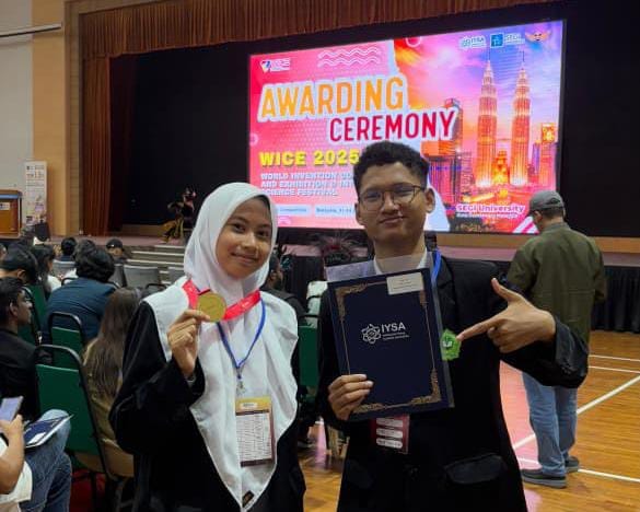Elysa dan Atmimlana, Siswa MAN 2 Pati Bawa Pulang Emas dari Malaysia