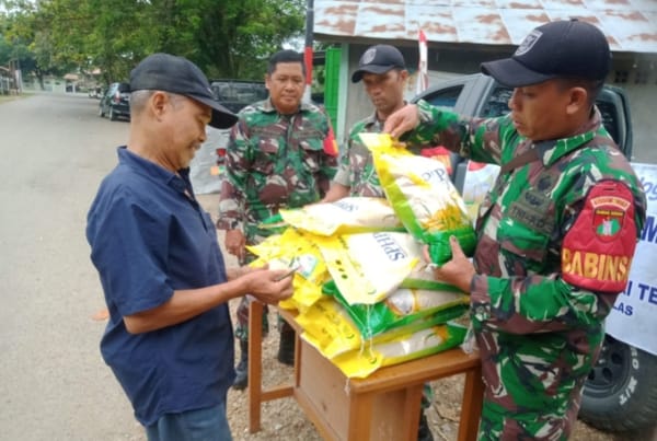 Bantu Kendalikan Inflasi, Kodim 1002/HST,Kalsel, Gelar Penyaluran Beras SPHP