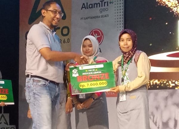 Sambal Keong Ibu Mila Binaan Rumah Zakat Raih Penghargaan Top 29 UMKM Adaro Spectapreneur 2025