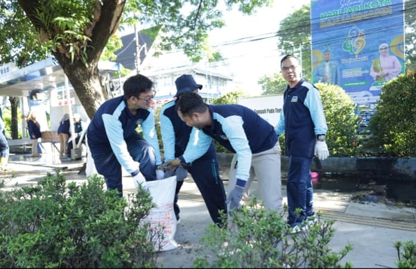 Pegawai PAM Bandarmasih Antusias Bersih-bersih Sungai, Meriahkan HUT Ke 499 KotaBanjarmasin