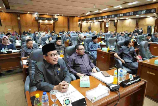 Rapat Paripurna DPRD Sidoarjo Menetapkan Anggaran Belanja Daerah Naik Sebesar 19 Milyar Rupiah.