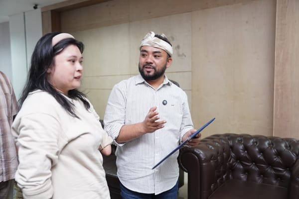 Warga Batu Akhirnya Genggam Ijazah! Setelah Wakil Wali Kota Heli Suyanto Turun Tangan