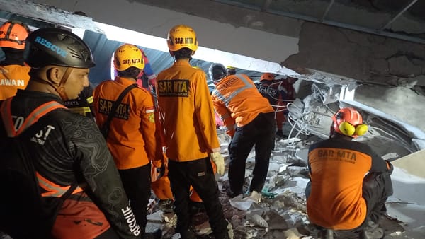 Tim SAR MTA Sidoarjo Ikut Evakuasi Korban Ponpes Al Khoziny Buduran.
