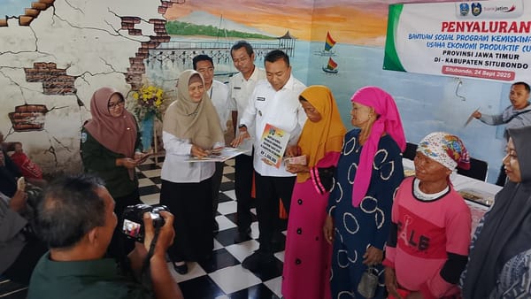 Seratus lebih Warga Situbondo Terima Bantuan Usaha Ekonomi Produktif