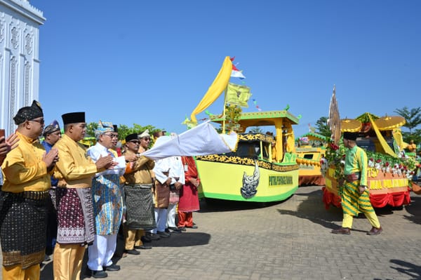Semarak Pawai Mobil Hias Astagune Warnai Seni Budaya Melayu di Ketapang