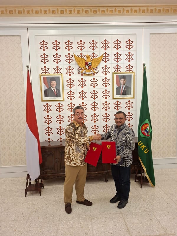 Gubernur Maluku dan Bupati SBT Tandatangani Pembagian PI 10 Persen Blok Seram Non Bula