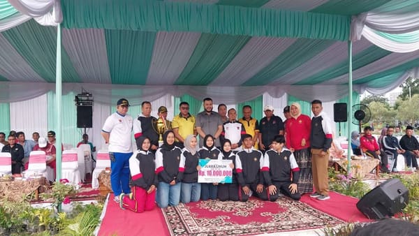 Peringatan Haornas 2025, Atlet Kempo Kota Padang Terima Bonus Rp10 Juta