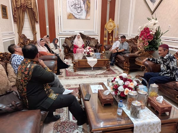 Isteri Gubernur, Ummi Hj. Harneli Mahyeldi Dukung Berdirinya Perkumpulan Bintang Radio dan Televisi Sumbar