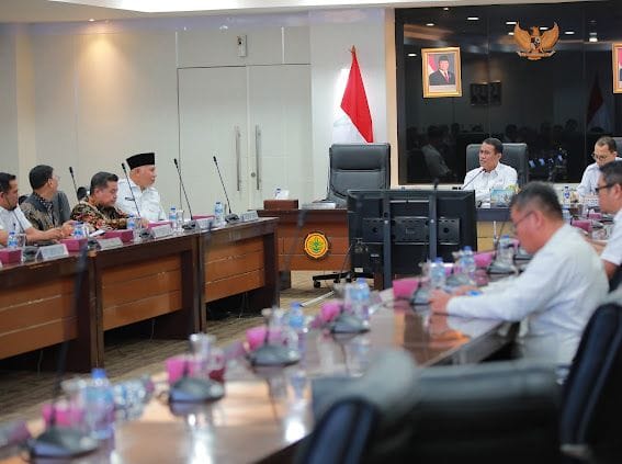 Sumbar Dapat Bantuan Pertanian, Mentan Janji Akan Lakukan Evaluasi Ketat
