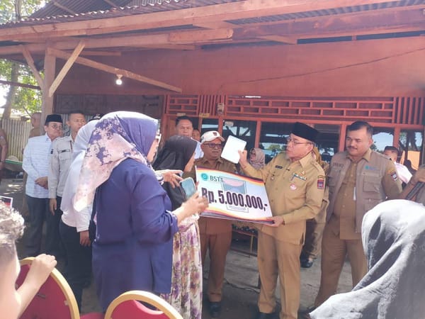 Ringankan Beban Korban Kebakaran, Wawako Maigus Datang Antarkan Bantuan