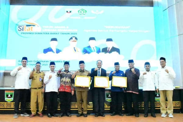 Jaga Kerukunan Umat Beragama, Kota Padang Terima Penghargaan dari FKUB Sumbar