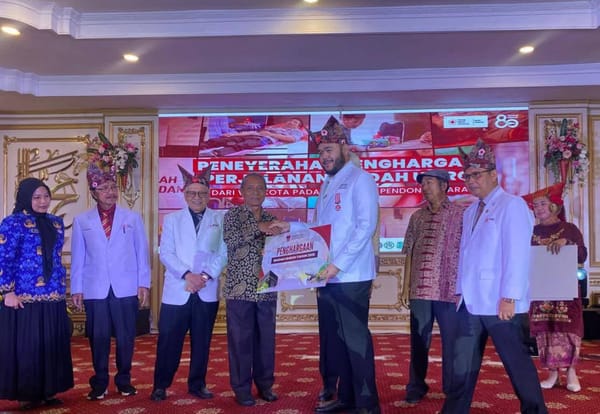 Walikota Fadly Amran Dianugerahi Lencana Jasa Pratama di HUT PMI ke-80