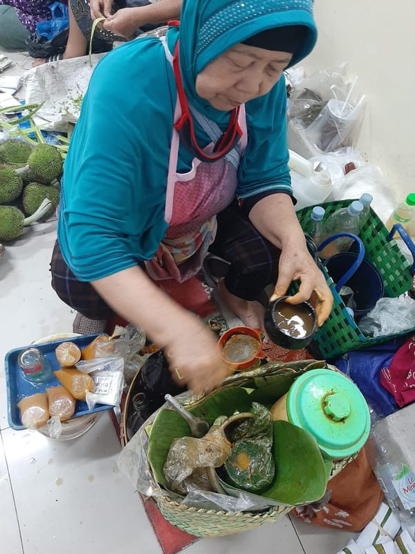 Meski Langka Peracik Langsung " Jamu Gendongan" Tetap Bertahan.