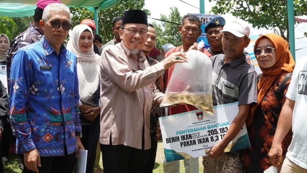 Nelayan Padang Kian Berdaya, Pemerintah Salurkan Bantuan Mesin, Jaring hingga Benih Ikan