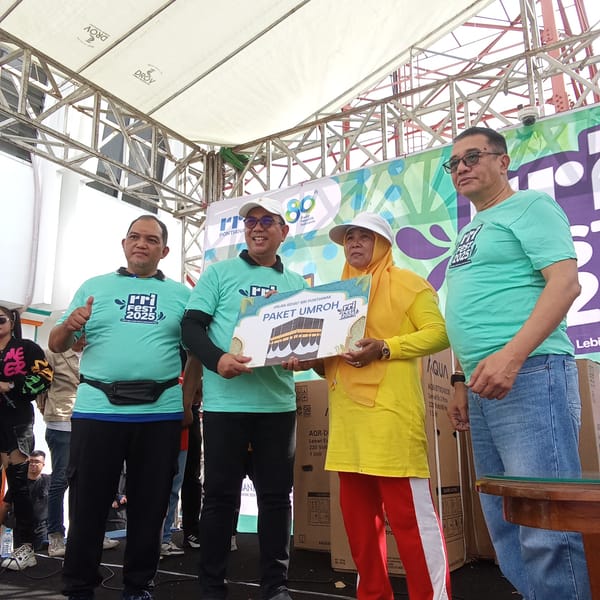 Murni, Warga Batulayang Raih Paket Umrah Jalan Sehat RRI Fest 2025