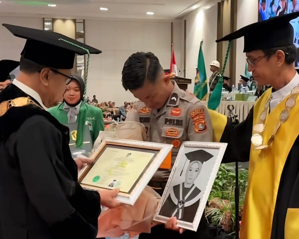 UMI Makassar Wisuda Simbolik  Seorang Wisudawan Akibat Meninggal Kecelakaan Sebelum Pelaksanaan Wisuda
