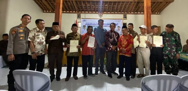 Warga Desa Wonoketro Jetis Ponorogo Terima Sertifikat Tanah PTSL