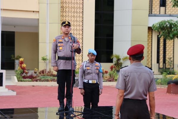 Kapolres Sumenep Pimpin Upacara Korps Raport Kenaikan Pangkat Pengabdian