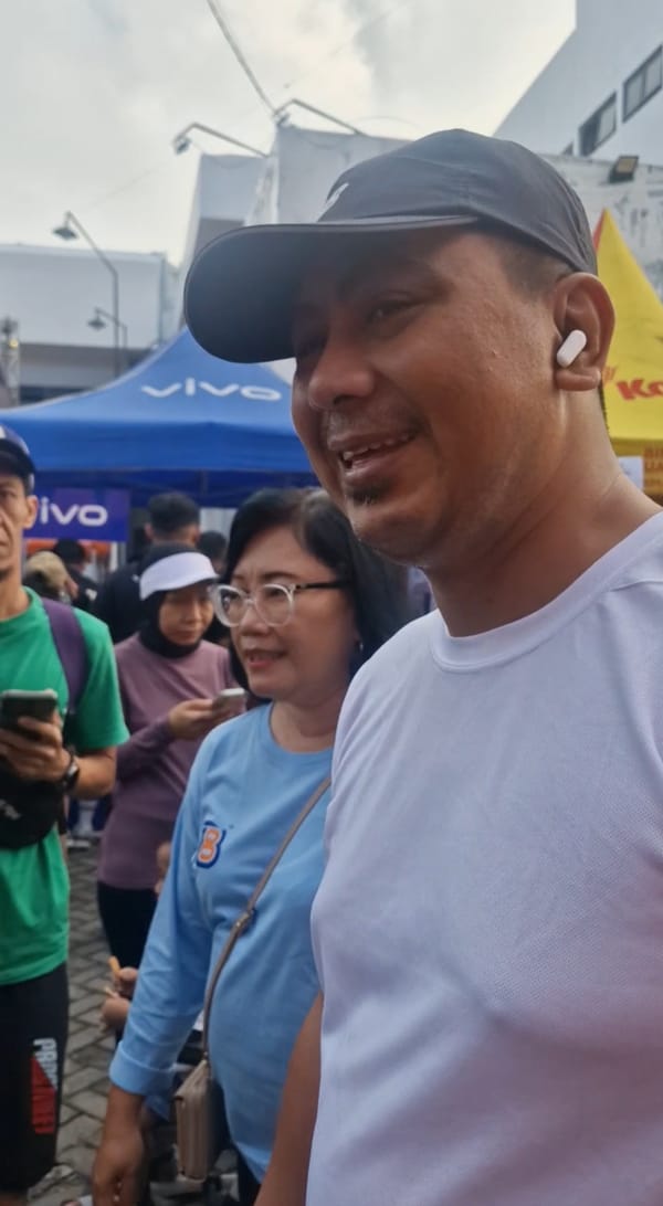 Waguh Taj Yasin Lepas Jalan Sehat Hari Radio ke 80 RRI Semarang
