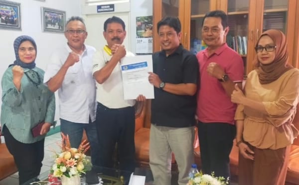 SIWO PWI Sumbar Serahkan Rekomendasi Dukungan ke Hamdanus untuk Ketua Umum KONI