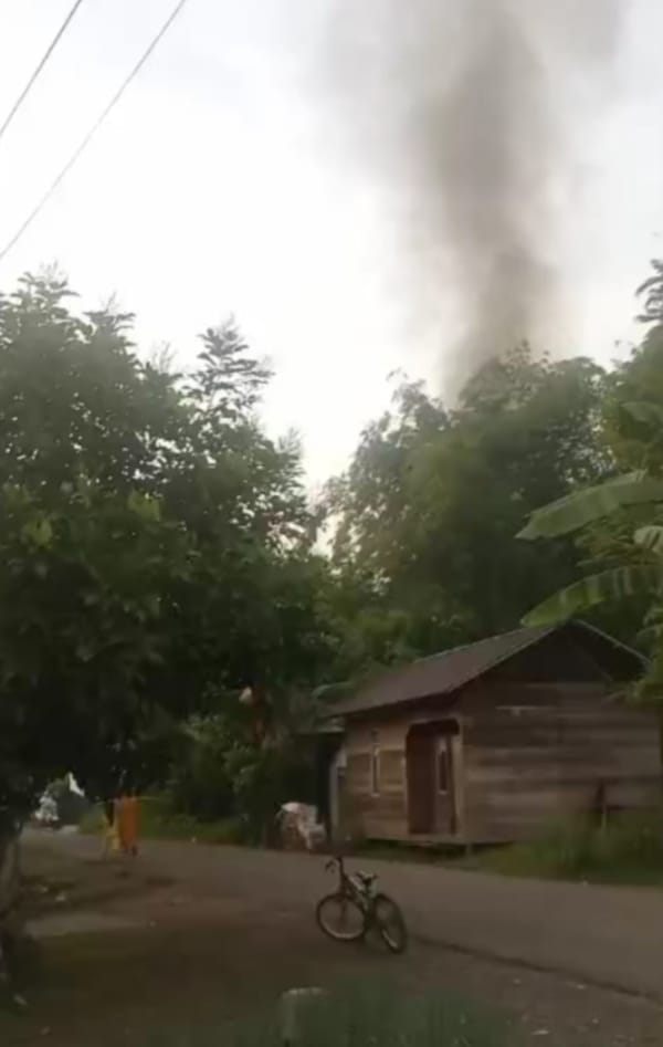 Tujuh Bangunan Rumah Di Desa Baruh Bahinu  Hangus Terbakar