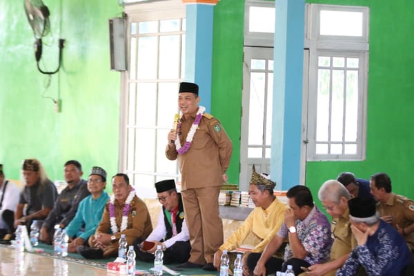 Warga Kampung Dakwah Putussibau Sampaikan Aspirasi Kepada Gubernur Kalbar
