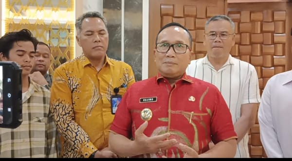 Bupati Kubu Raya Biayai Penuh Dua Putra Daerah Kuliah di Akademi D3 Magelang